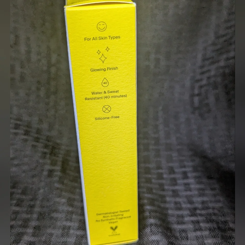 Supergoop! Glow Screen Body SPF 40 sunscreen. - Picture 4 of 5